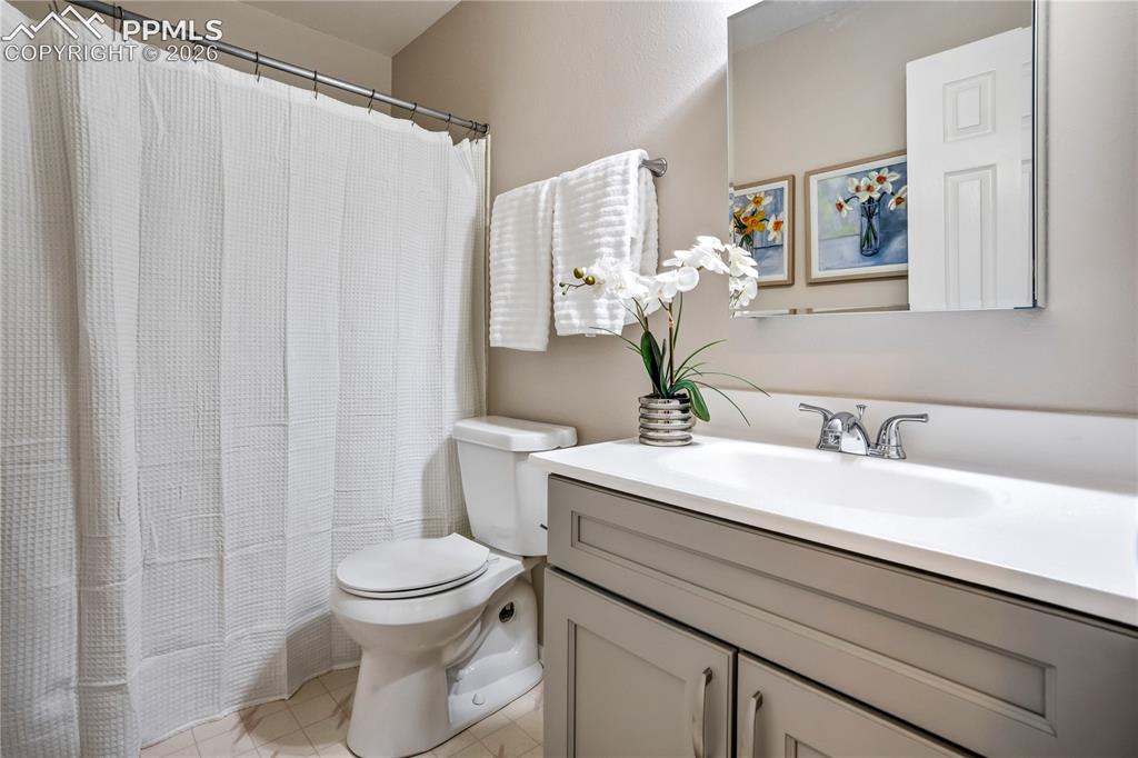 Image 17 of 31: Bathroom