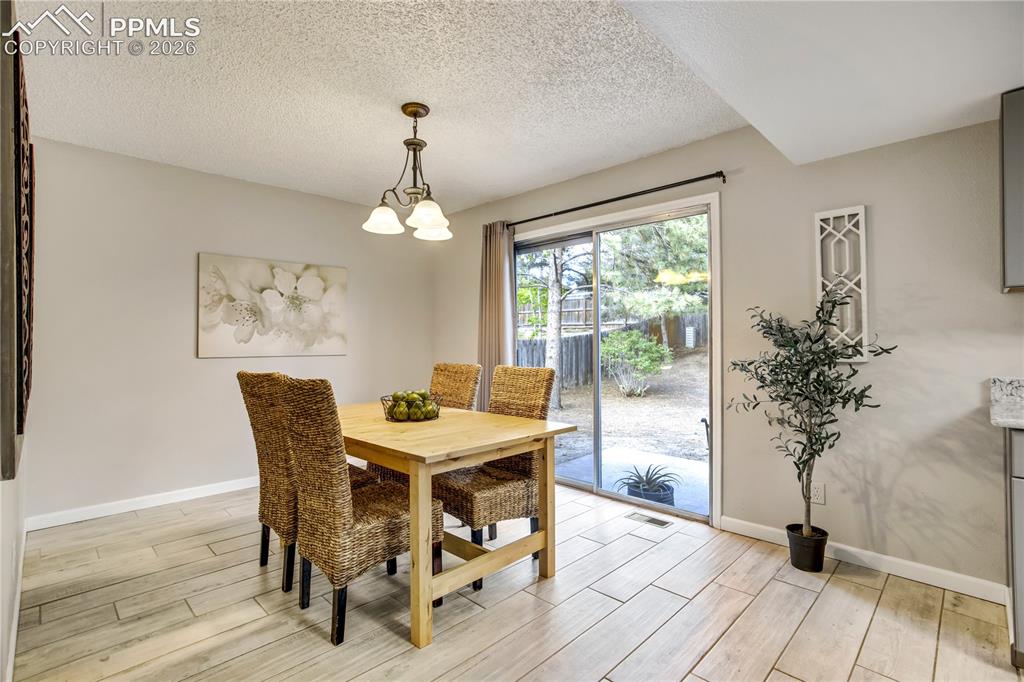 Image 6 of 31: Dining Area