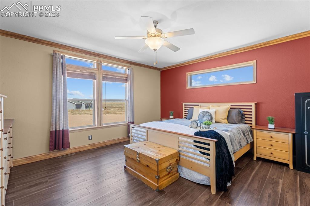 Image 11 of 35: Bedroom