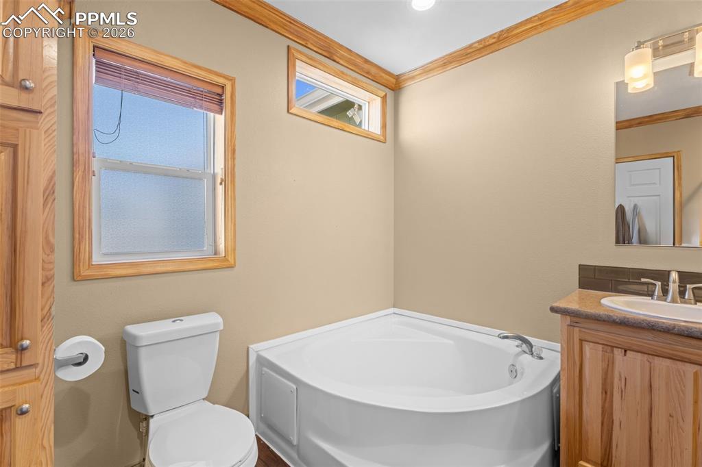 Image 14 of 35: Bathroom