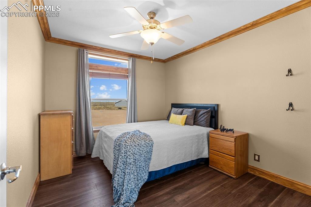 Image 17 of 35: Bedroom