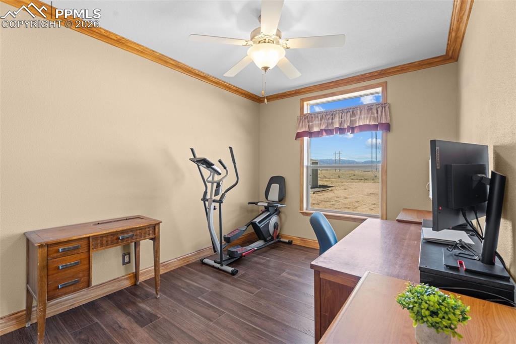 Image 20 of 35: Office