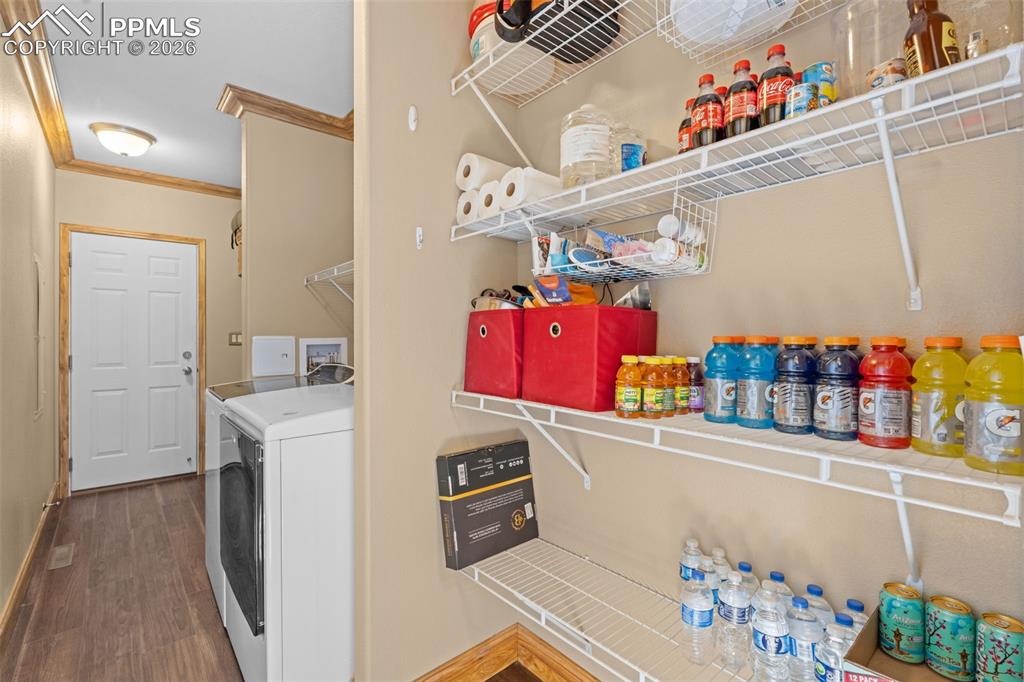 Image 23 of 35: Laundry