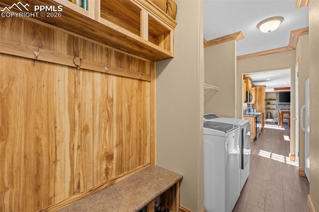 Image 24 of 35: Laundry