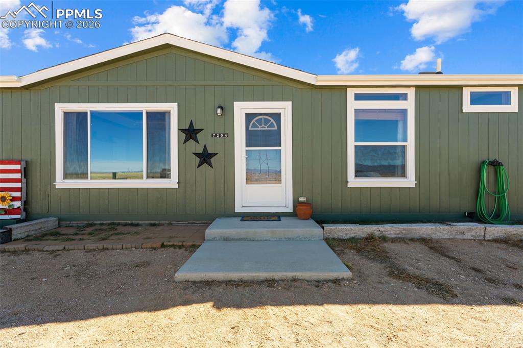 Image 4 of 35: Entry