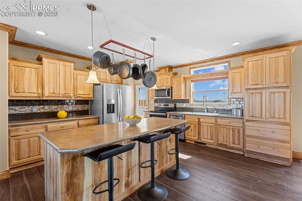 Image 7 of 35: Kitchen