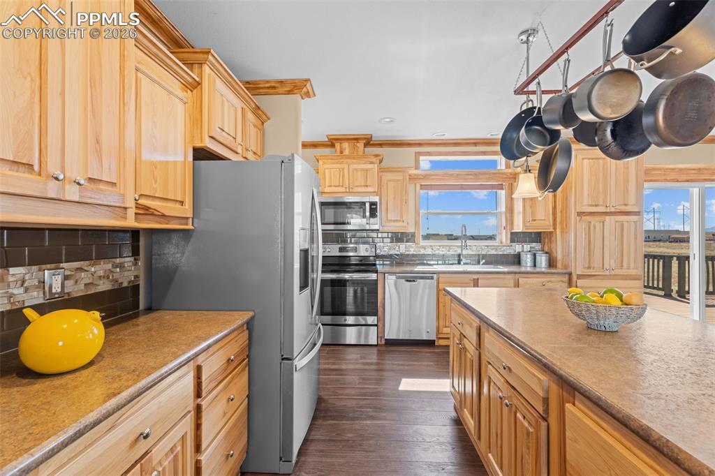 Image 8 of 35: Kitchen