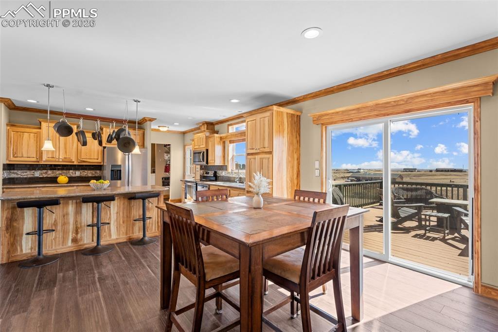 Image 9 of 35: Dining Area