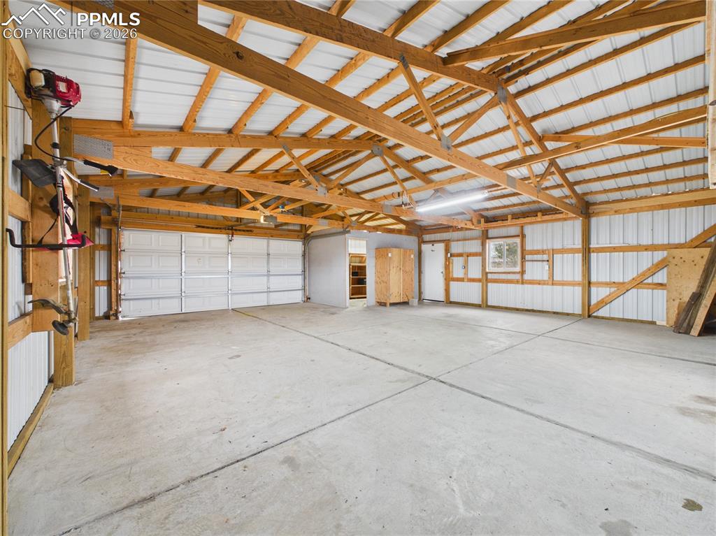 Image 39 of 46: Garage