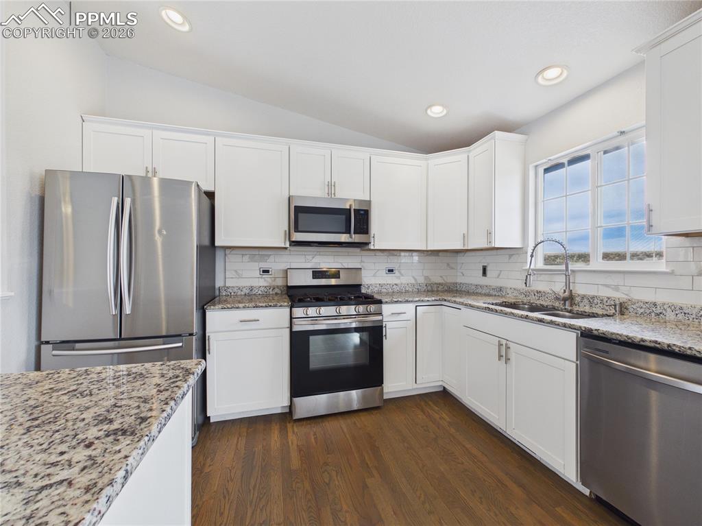 Image 9 of 46: Kitchen