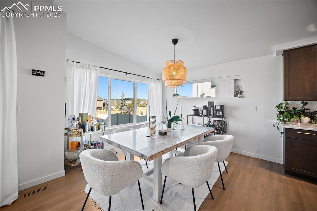 Image 14 of 43: Dining Area