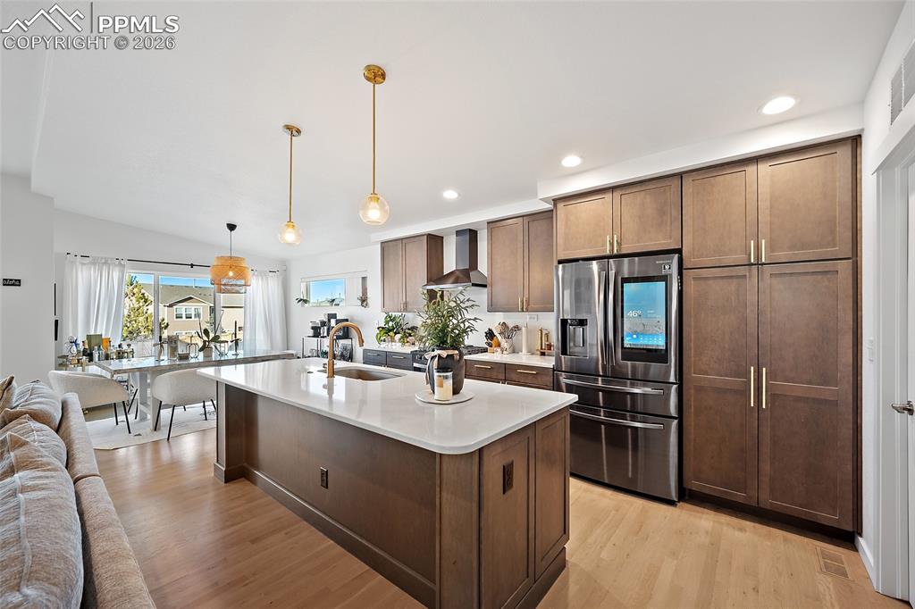 Image 20 of 43: Kitchen