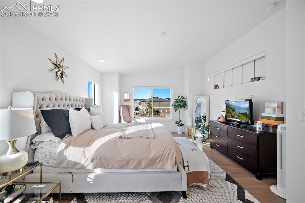 Image 22 of 43: Bedroom