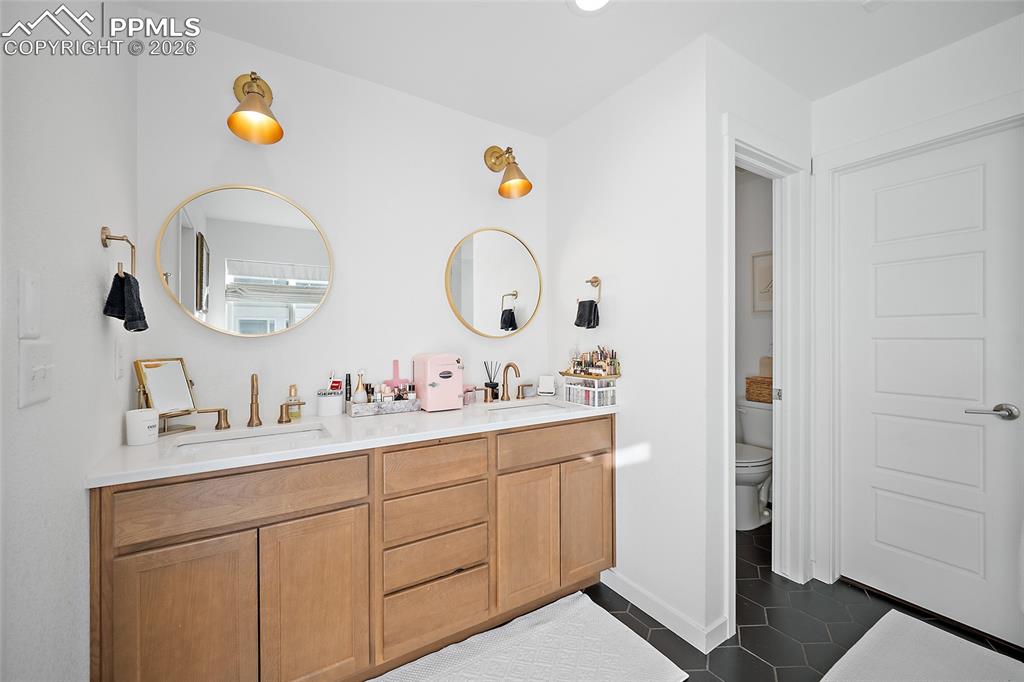 Image 27 of 43: Bathroom