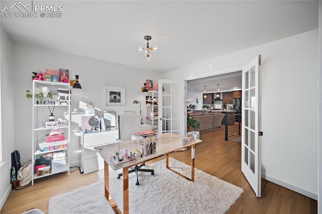 Image 28 of 43: Office