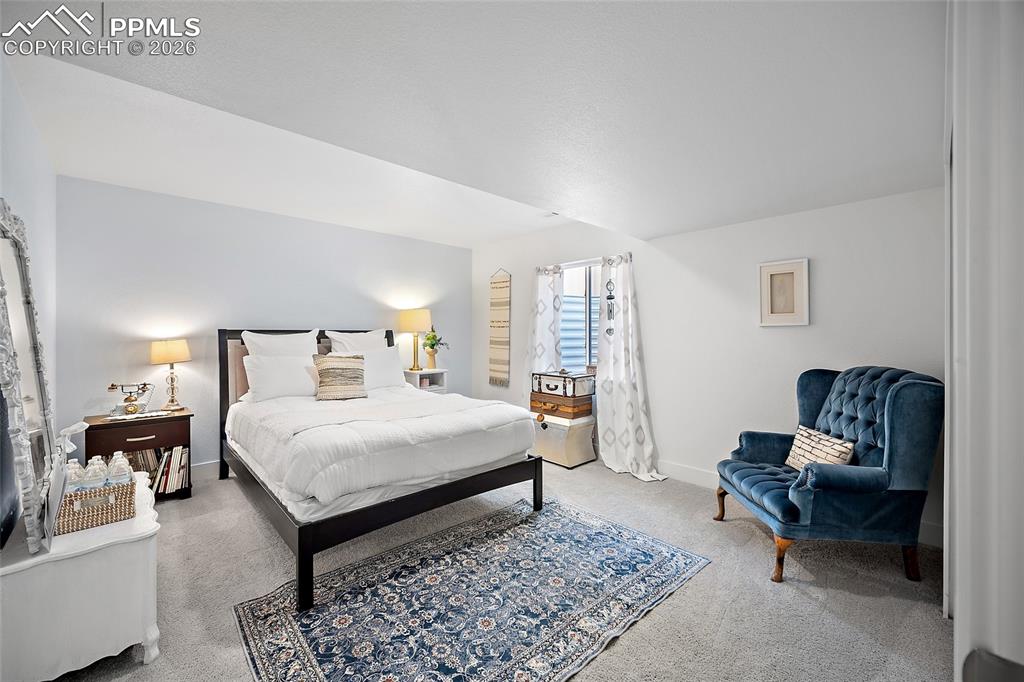 Image 34 of 43: Bedroom