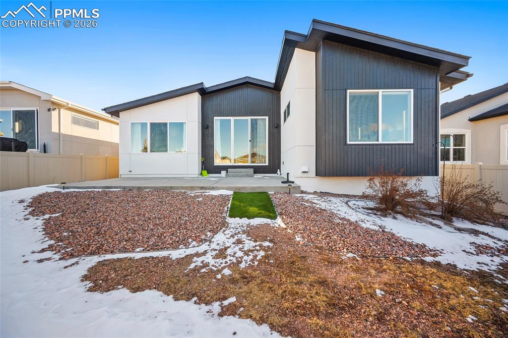 Image 42 of 43: Yard