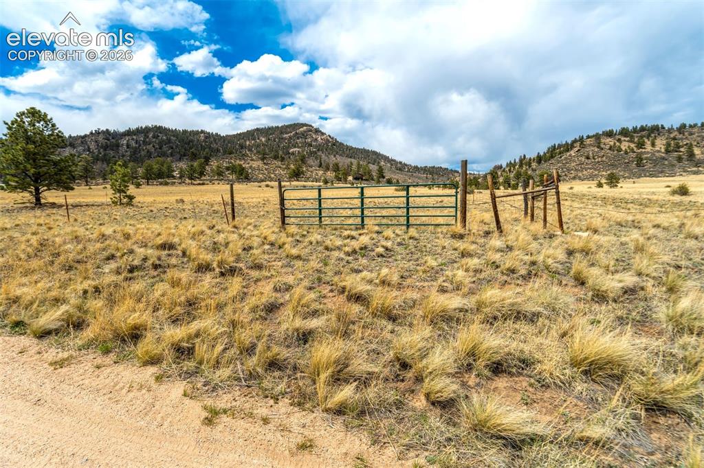 Image 5 of 29: Access gate at the SE corner of the land