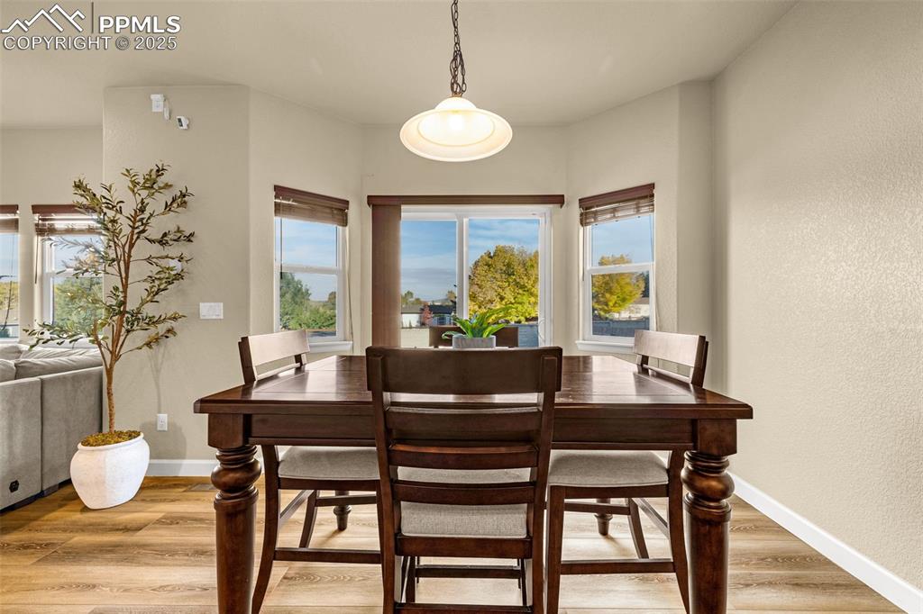 Image 13 of 38: Dining Area