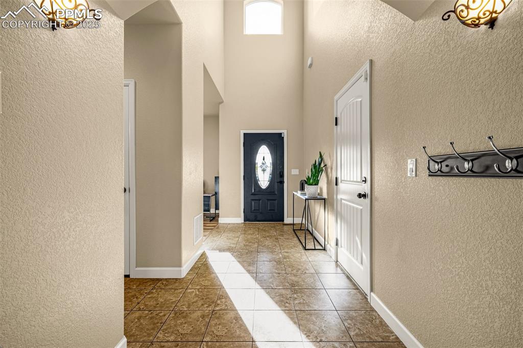 Image 4 of 38: Entry