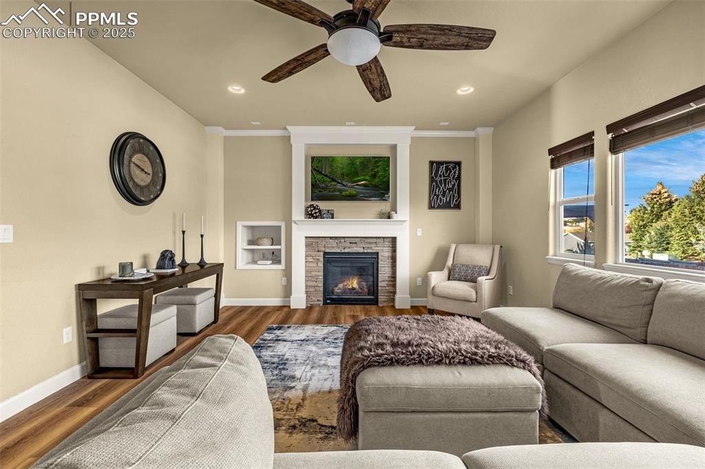 Image 7 of 38: Living Room