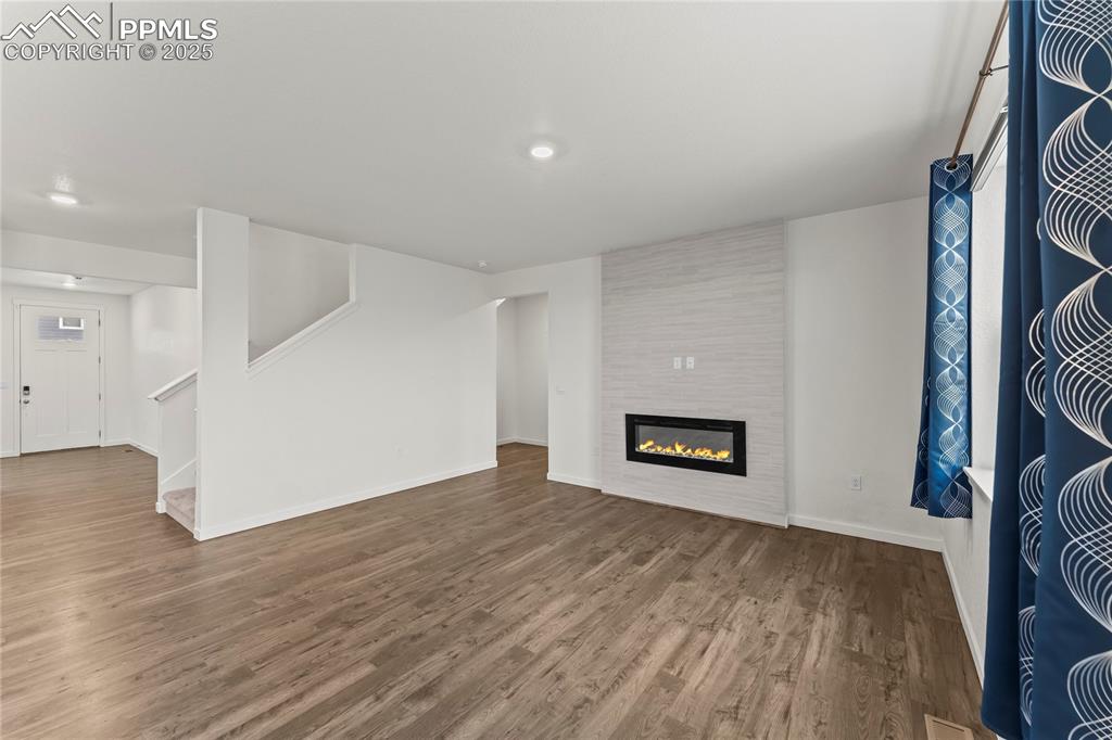 Image 12 of 44: Living Room