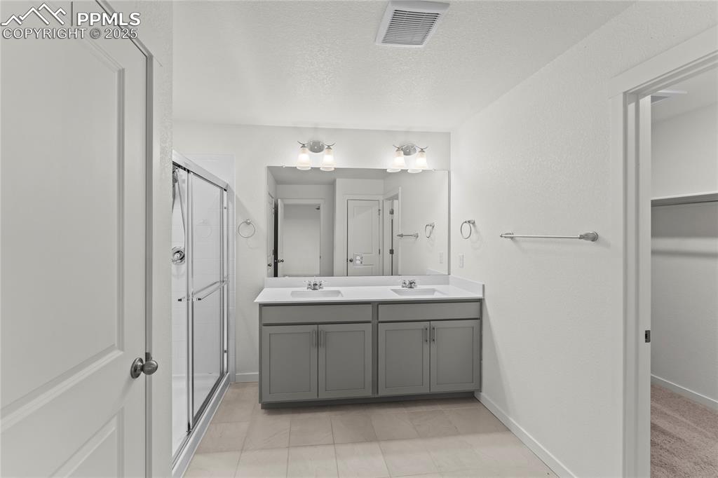 Image 23 of 44: Master Bathroom