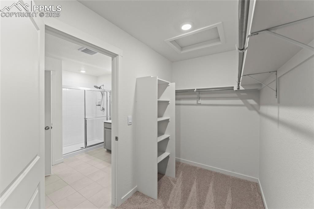 Image 25 of 44: Closet