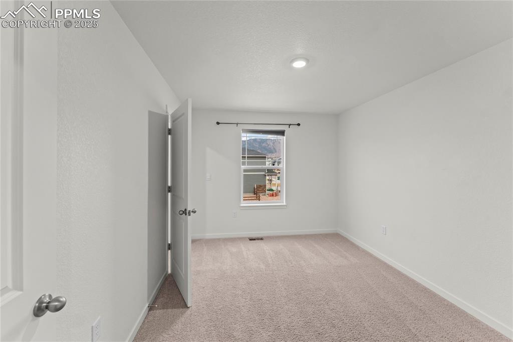 Image 27 of 44: bed 1