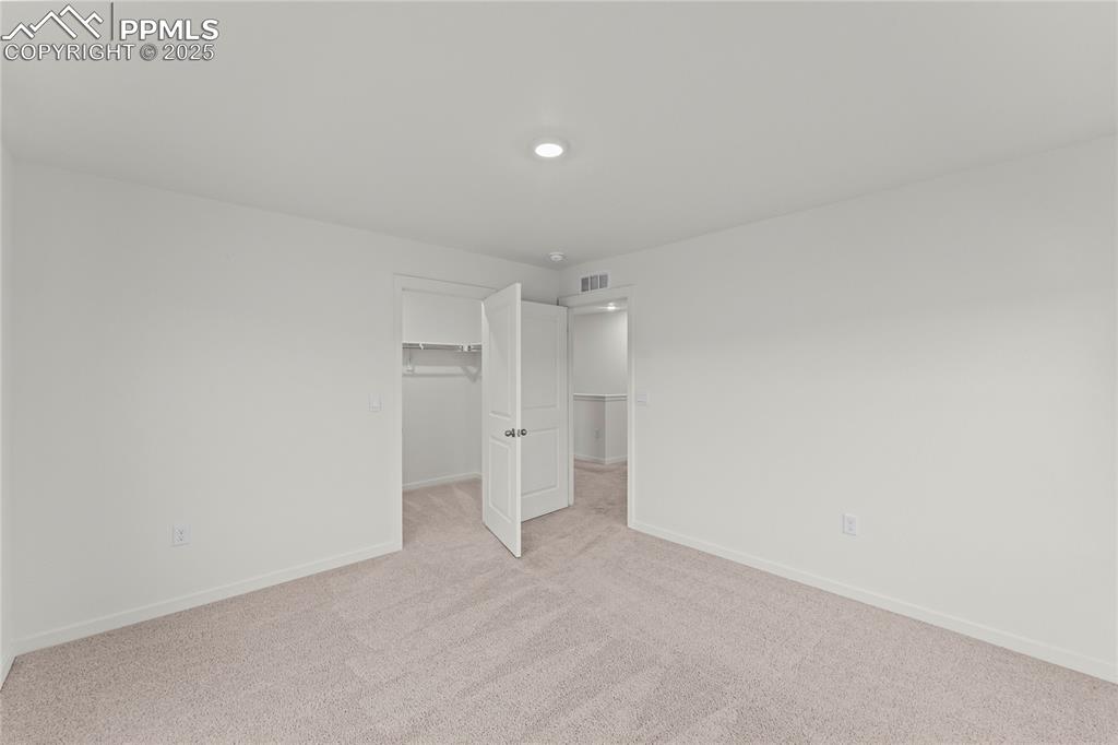 Image 30 of 44: bed 2