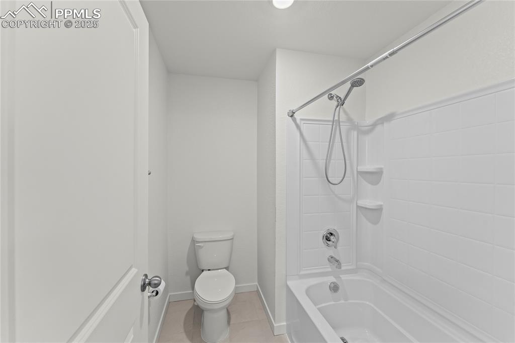 Image 32 of 44: upper level guest bath