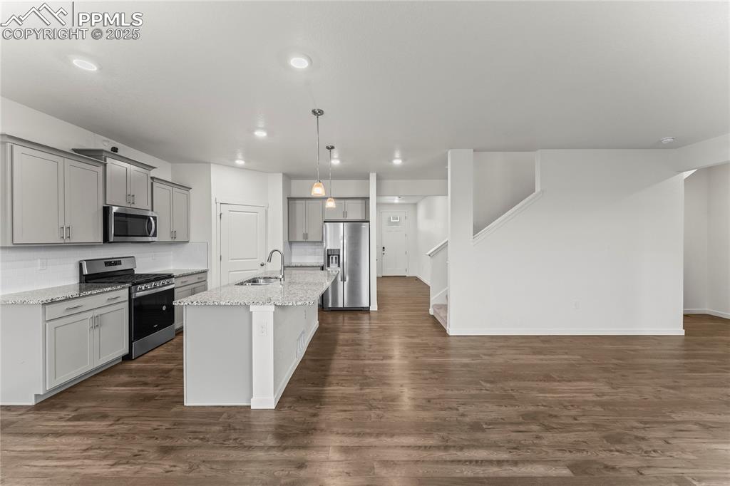 Image 9 of 44: Kitchen