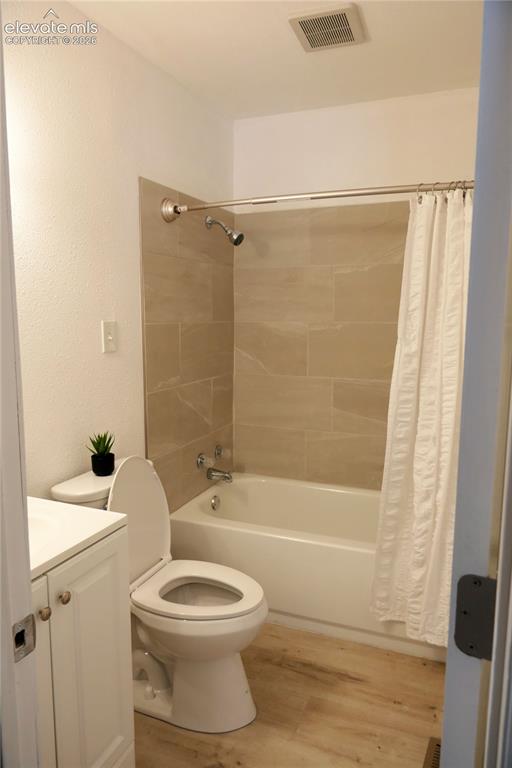 Image 29 of 39: Hallway bathroom