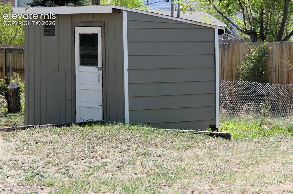 Image 36 of 39: Shed in backyard