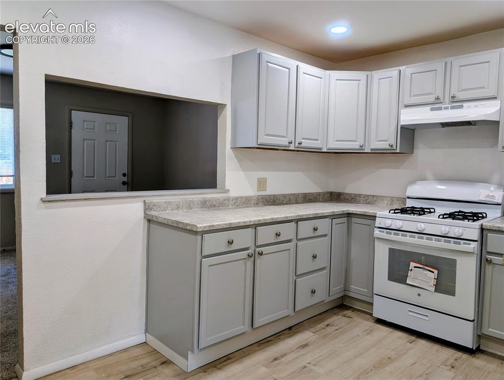 Image 6 of 39: Kitchen