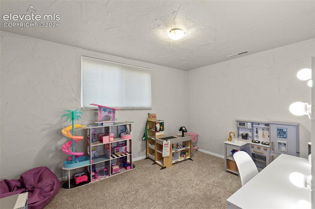 Image 24 of 30: Spacious flex room