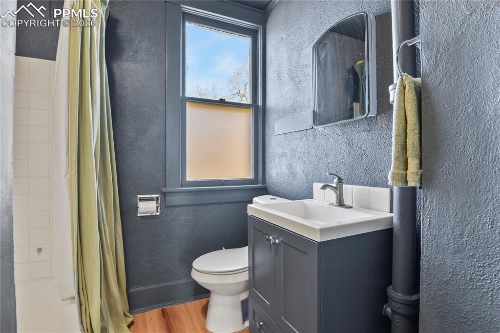 Image 20 of 37: Upper level full bath tastefully refreshed