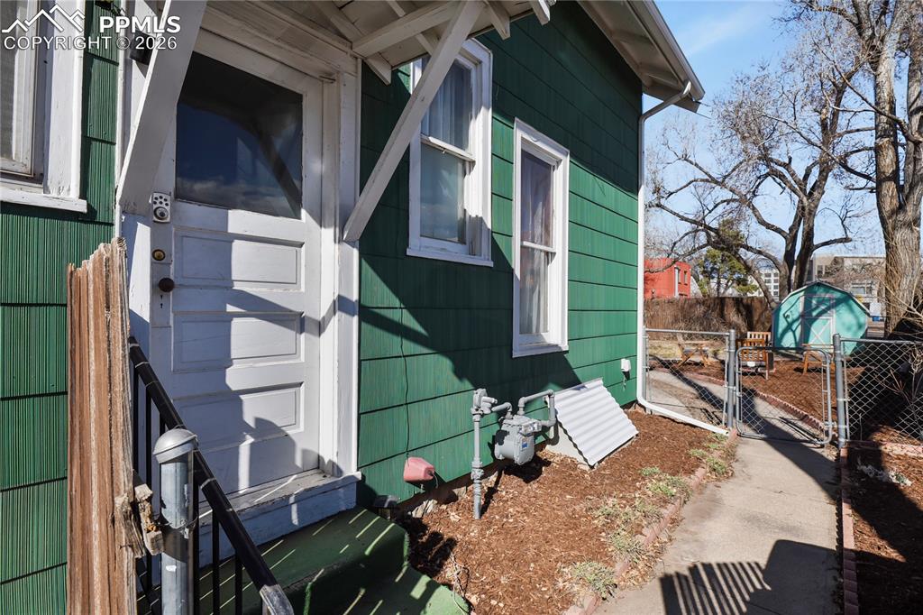 Image 32 of 37: Side entrance