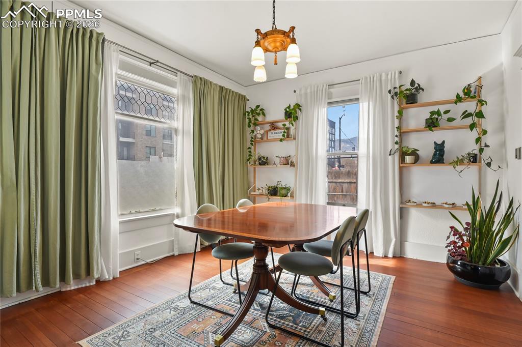 Image 7 of 37: Dining Area