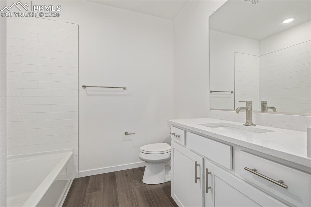 Image 12 of 22: Bathroom