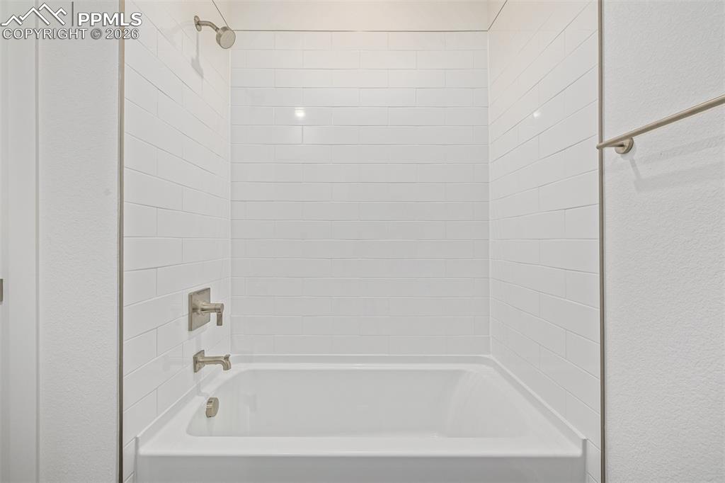 Image 13 of 22: Bathroom