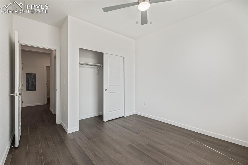 Image 16 of 22: Bedroom