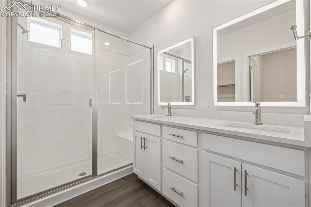 Image 19 of 22: Bathroom