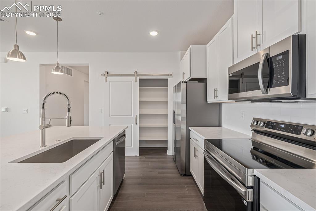 Image 6 of 22: Kitchen