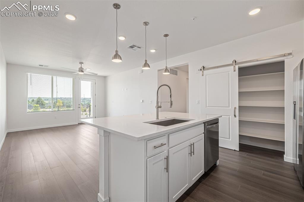 Image 7 of 22: Kitchen