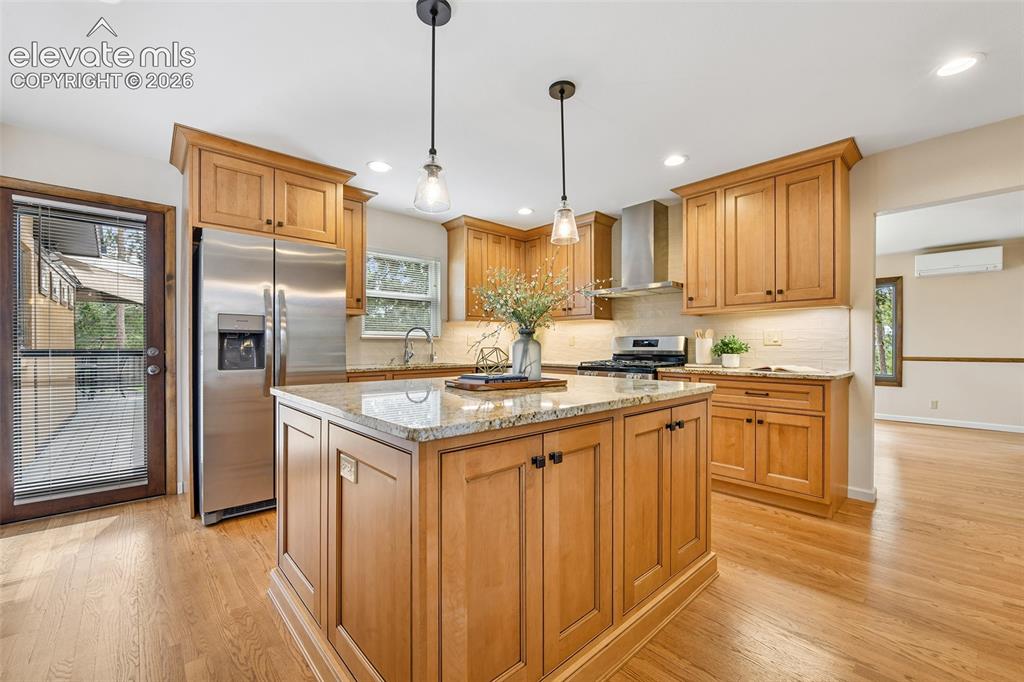 Image 10 of 49: New stainless appliances and access to 2nd deck!