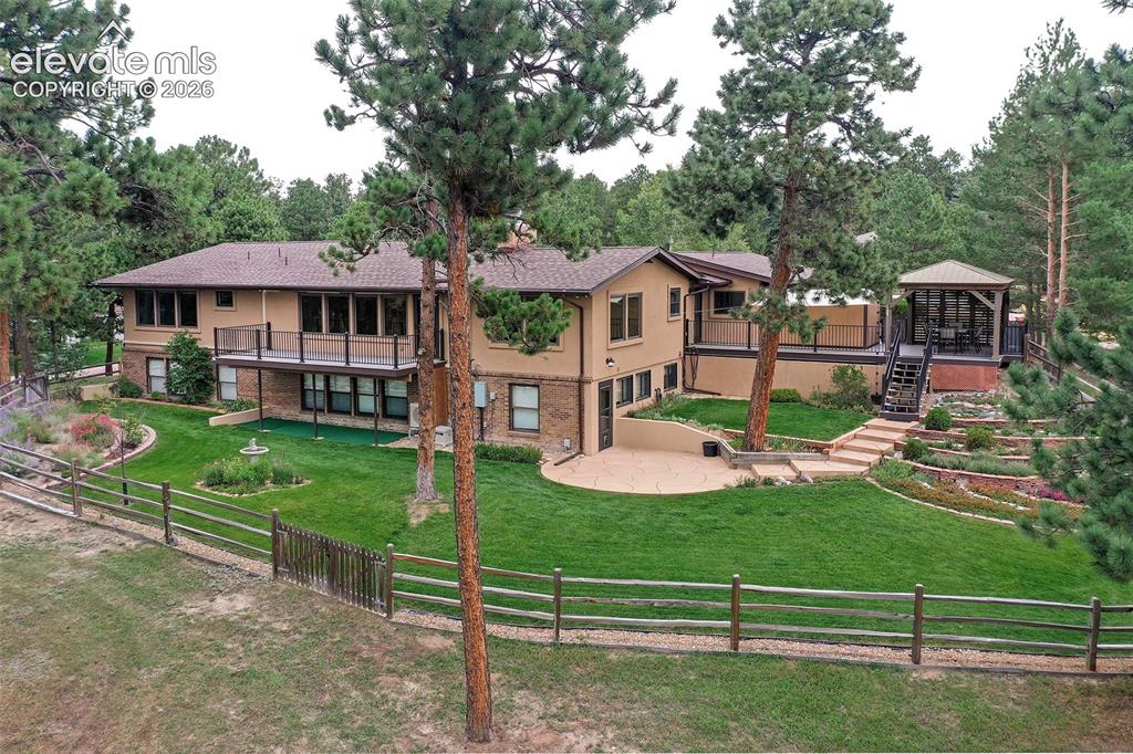 Image 40 of 49: Property goes beyond fenced area