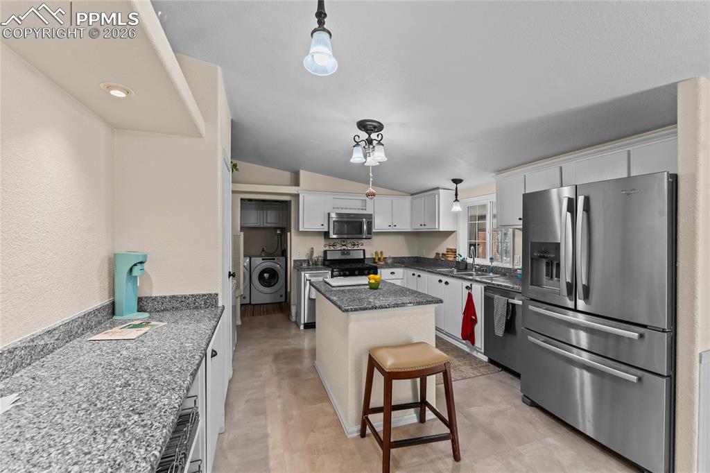 Image 15 of 36: Kitchen