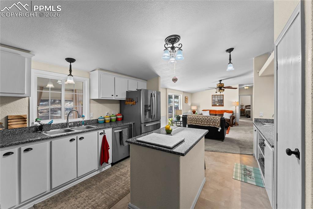 Image 17 of 36: Kitchen