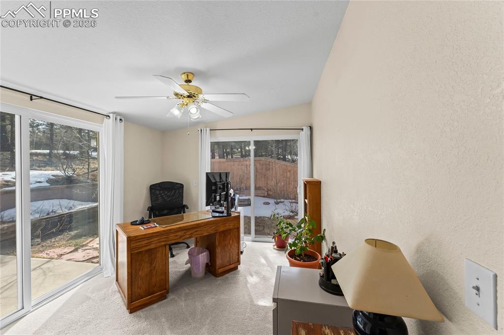 Image 21 of 36: Office